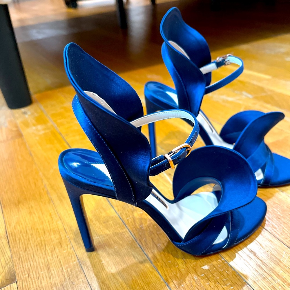 Brand new Sophia Webster shoe, very elegant perfect for wedding or a night out!